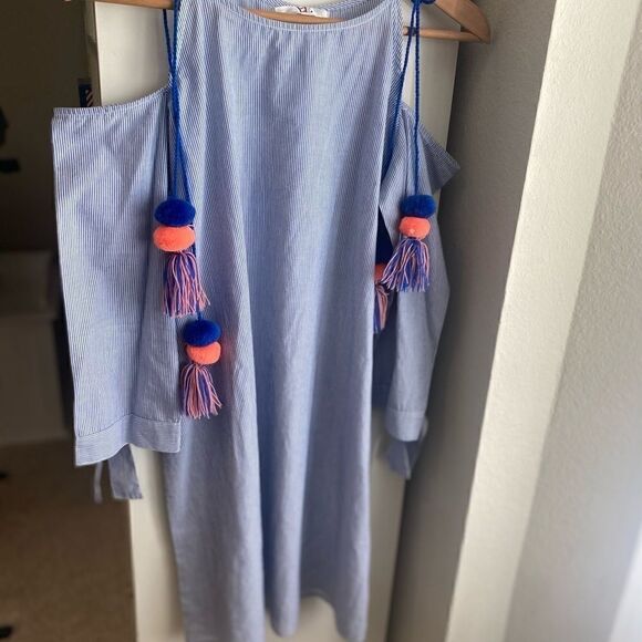 NWT - America & Beyond Cold Shoulder Strip… - Picture 7 of 12